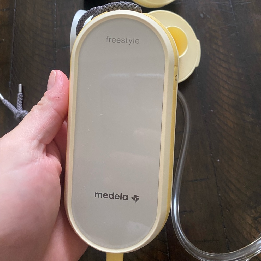 Medela freestyle hands free breast pump